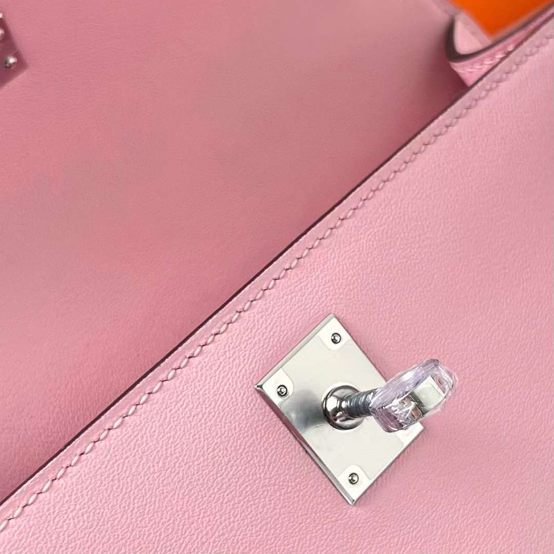 Hermès（爱马仕）Mini Kelly Pochette Swift 3Q 新粉色 银扣 22cm 全手工蜡线缝制 Phw