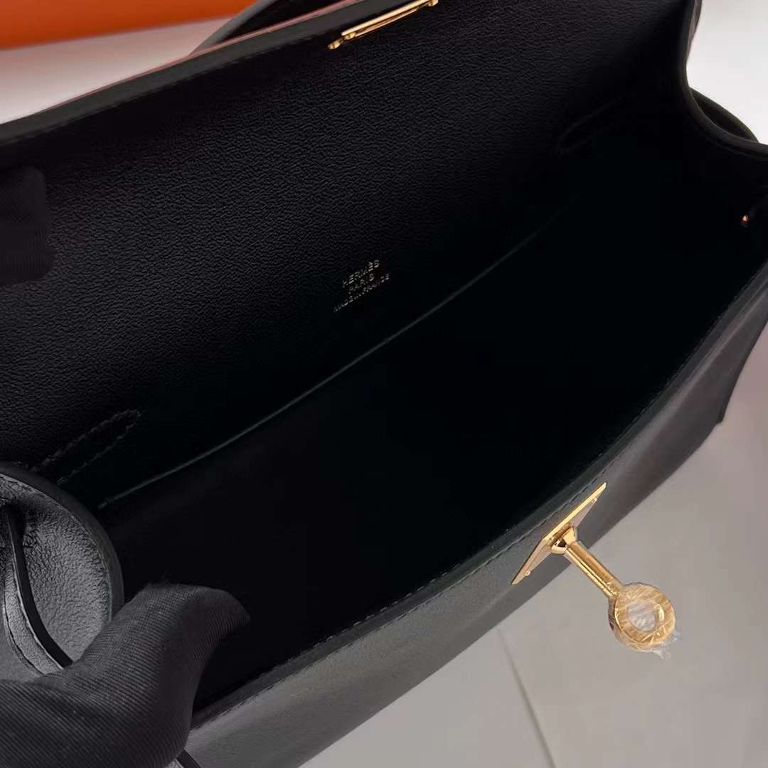 Hermès（爱马仕）Mini Kelly Pochette Swift Ck89 黑色 金扣 22cm 全手工蜡线缝制 Ghw