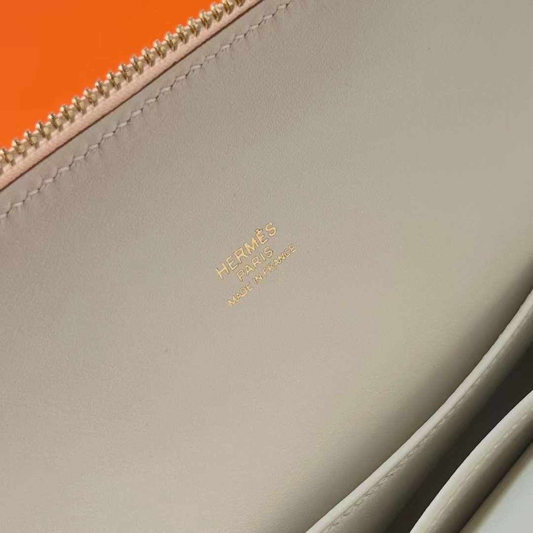 Hermès（爱马仕）Bolide 保龄球包 Ostrich 进口鸵鸟皮 3C 羊毛白 金扣 25cm 全手工蜡线缝制 Ghw