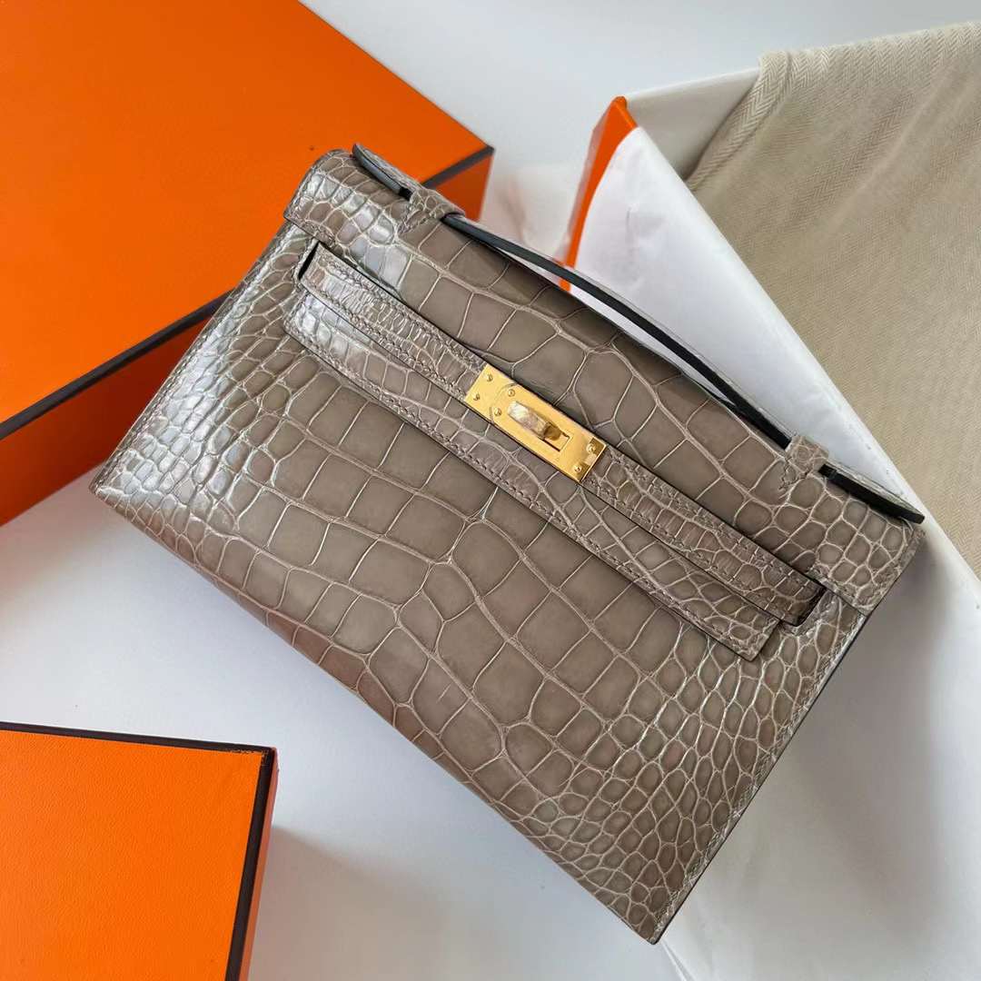 Hermès（爱马仕）Mini Kelly Pochette 亮面美洲鳄鱼皮 Ck81 斑鸠灰 金扣 22cm 全手工蜡线缝制 Ghw