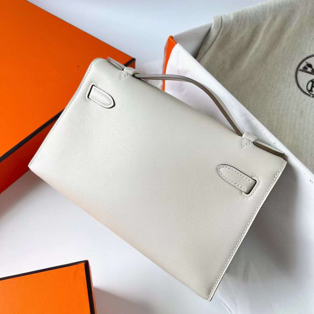 Hermès（爱马仕）Mini Kelly Pochette Swift Ck10 奶昔白 金扣 22cm 全手工蜡线缝制 Ghw