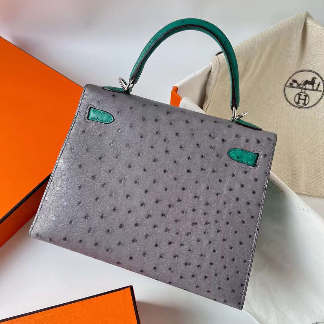 Hermès（爱马仕）Kelly 凯莉包 Ostrich 鸵鸟皮 Ck82 玛瑙灰 拼 U4 丝绒绿 银扣 25cm 顶级工艺 全手工缝制 Phw
