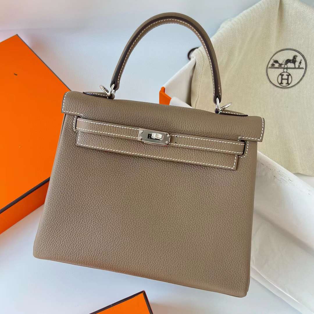 Hermès（爱马仕）Kelly 凯莉包 Togo 进口德国小牛皮 Ck18 大象灰 银扣 25cm 全手工蜡线缝制 Phw