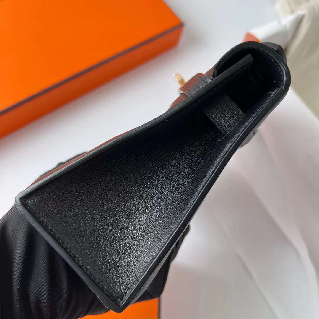 Hermès（爱马仕）Mini Kelly Pochette Swift Ck89 黑色 金扣 22cm 全手工蜡线缝制 Ghw