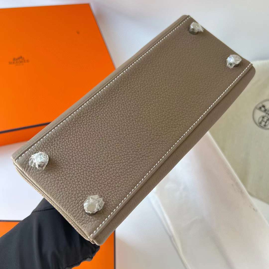 Hermès（爱马仕）Kelly 凯莉包 Togo 进口德国小牛皮 Ck18 大象灰 银扣 25cm 全手工蜡线缝制 Phw