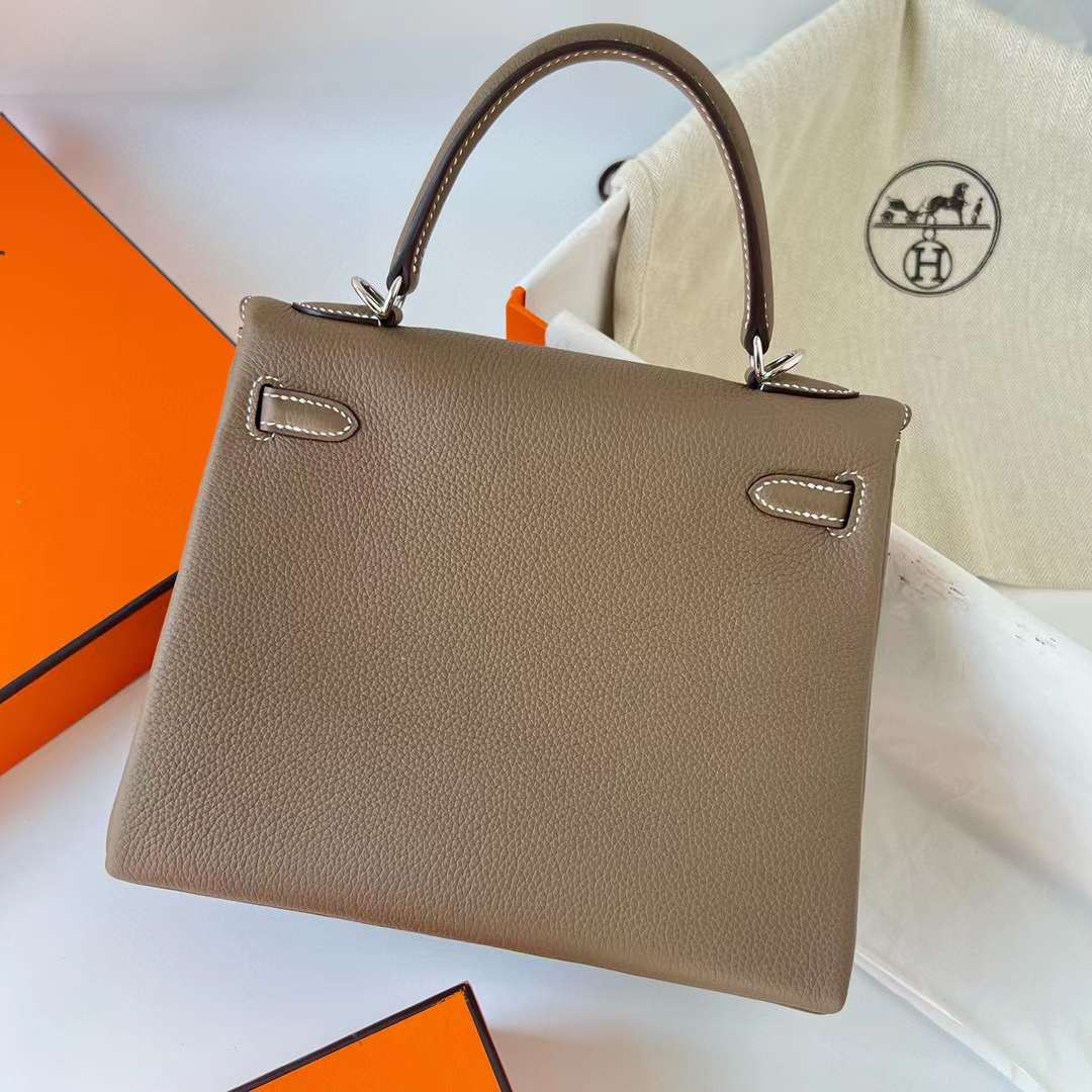 Hermès（爱马仕）Kelly 凯莉包 Togo 进口德国小牛皮 Ck18 大象灰 银扣 25cm 全手工蜡线缝制 Phw