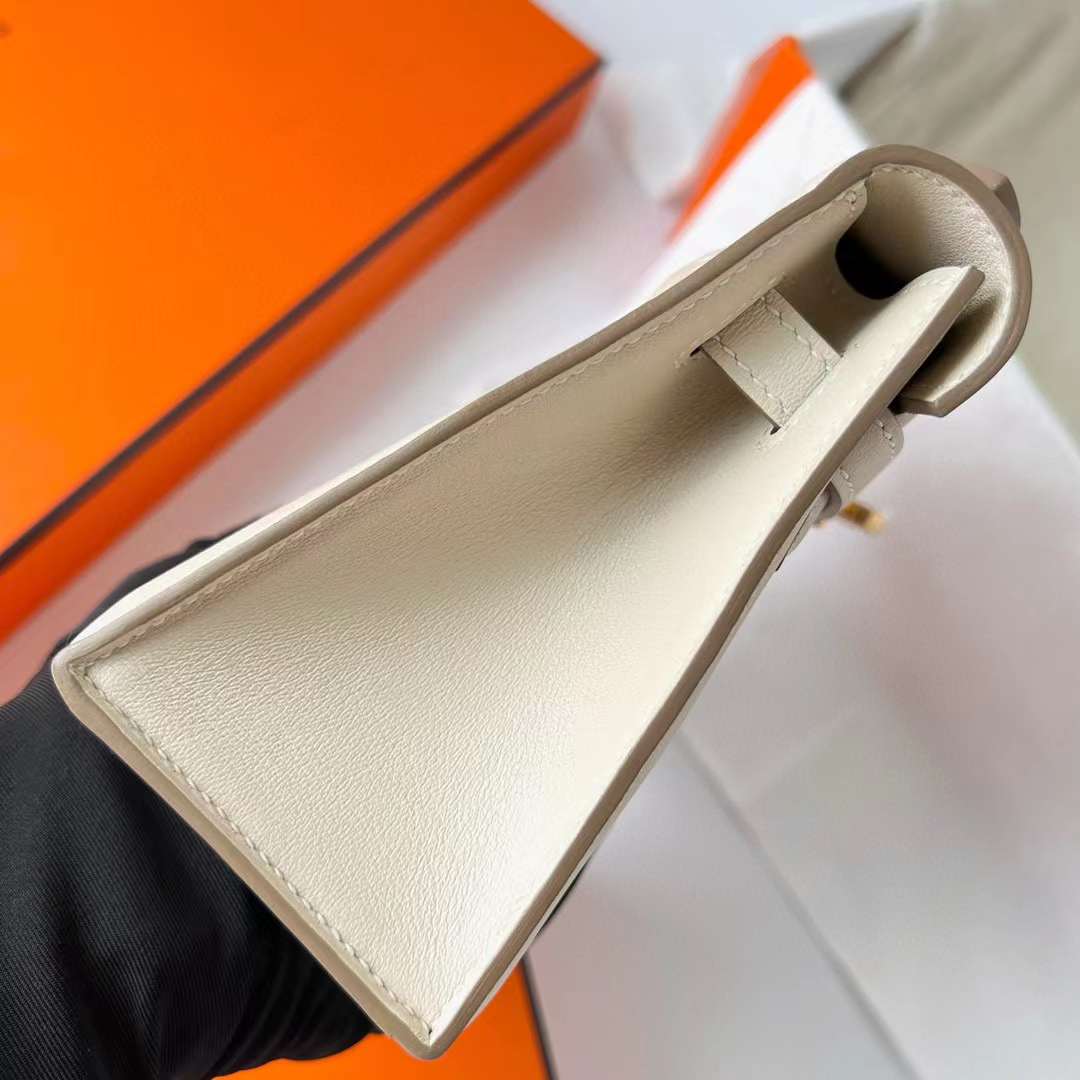 Hermès（爱马仕）Mini Kelly Pochette Swift Ck10 奶昔白 金扣 22cm 全手工蜡线缝制 Ghw