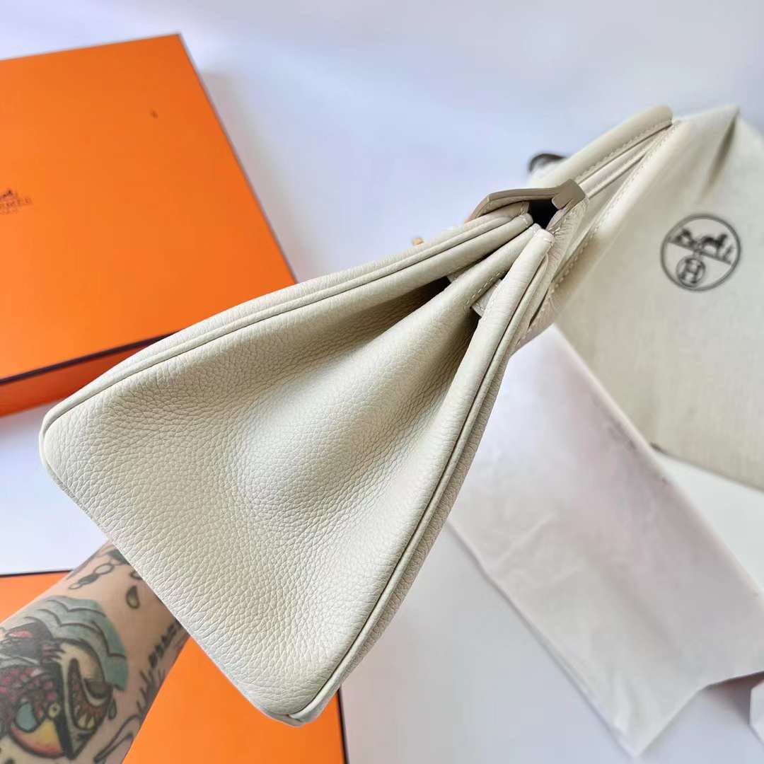 Hermès（爱马仕）Birkin 铂金包 Togo 进口小牛皮 Ck10 奶昔白 金扣 25cm 全手工蜡线缝制 Ghw