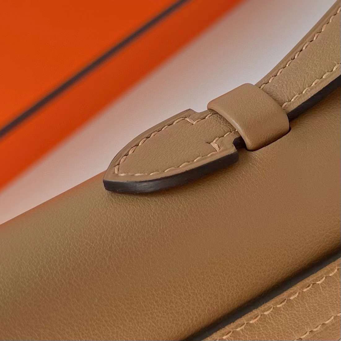 Hermès（爱马仕）Kelly cut Swift D0 威马犬米色 金扣 31cm 全手工蜡线缝制 Ghw