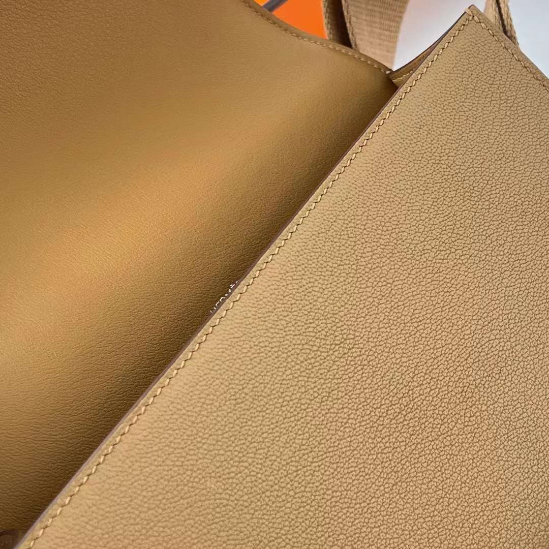 Hermès（爱马仕）Geta 木屐包 Chevre 进口山羊皮 4B 饼干色 银扣 20cm 全手工蜡线缝制 Phw