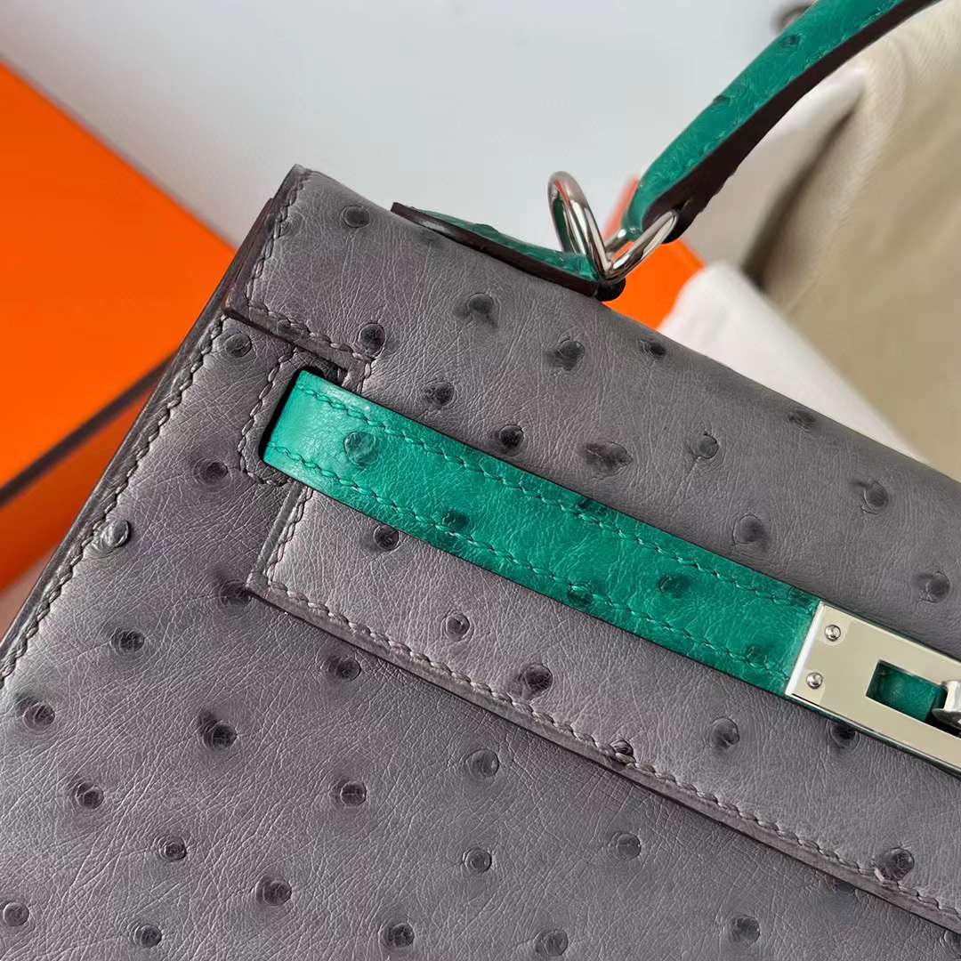 Hermès（爱马仕）Kelly 凯莉包 Ostrich 鸵鸟皮 Ck82 玛瑙灰 拼 U4 丝绒绿 银扣 25cm 顶级工艺 全手工缝制 Phw
