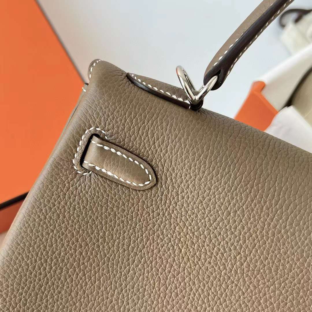Hermès（爱马仕）Kelly 凯莉包 Togo 进口德国小牛皮 Ck18 大象灰 银扣 25cm 全手工蜡线缝制 Phw