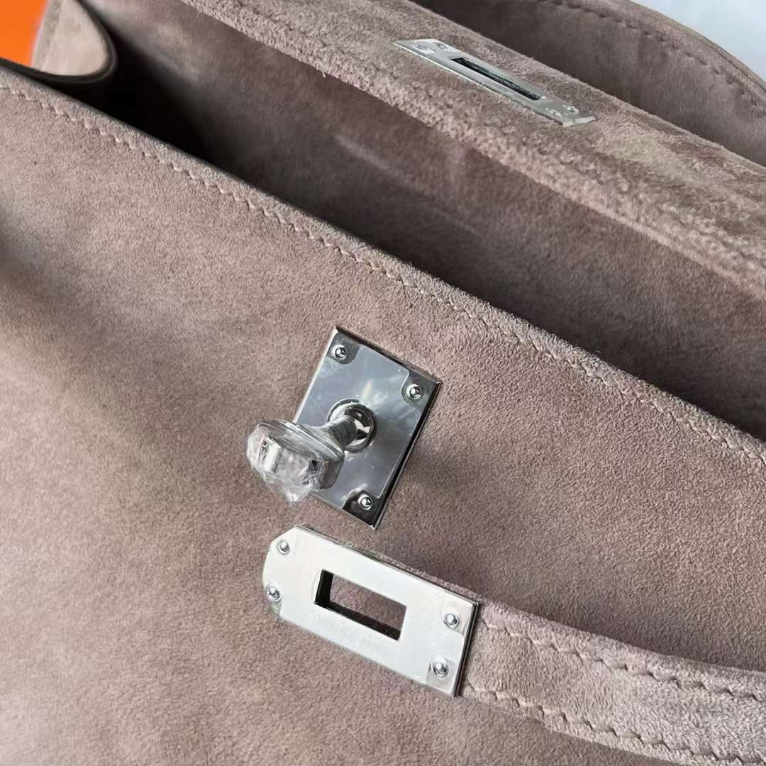 Hermès（爱马仕）Mini Kelly Pochette Suede 进口麂皮 Ck18 大象灰 银扣 22cm 全手工蜡线缝制 Phw