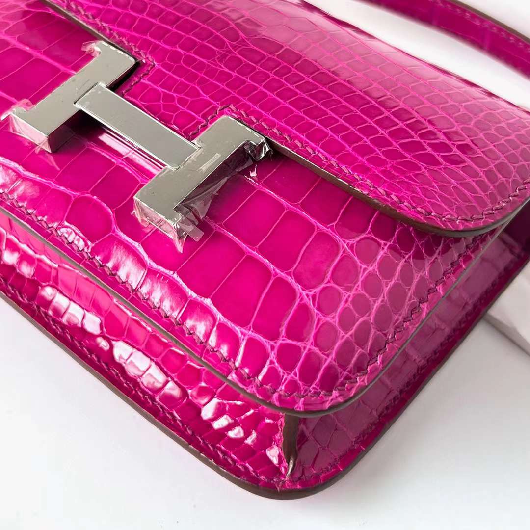 Hermès（爱马仕）Constance 空姐包 亮面美洲鳄鱼皮 Shiny Alligator Crocodile J5 天方夜谭粉紫 银扣 14cm 全手工蜡线缝制 Phw