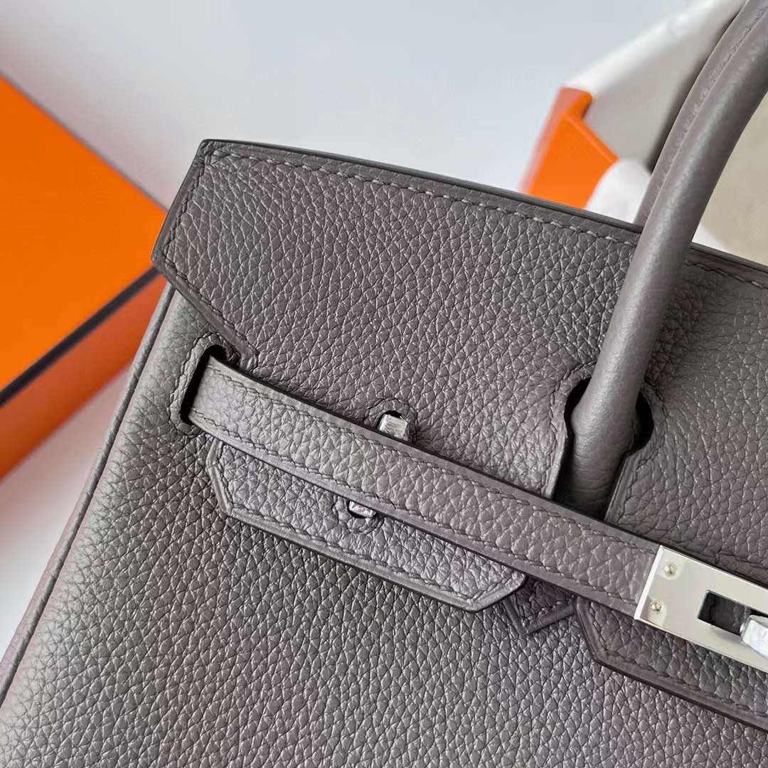 Hermès（爱马仕）Birkin 铂金包 Togo 进口德国小牛皮 8F 锡器灰 银扣 25cm 全手工蜡线缝制 Phw