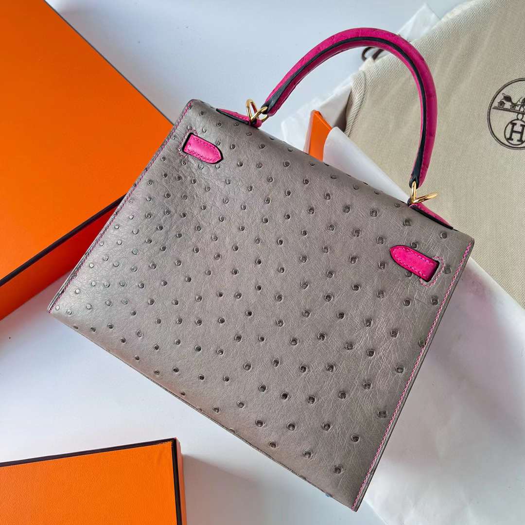 Hermès（爱马仕）Kelly 凯莉包 Ostrich 鸵鸟皮 M8 沥青灰 拼 E5 桃红色 金扣 25cm 顶级工艺 全手工缝制 Ghw