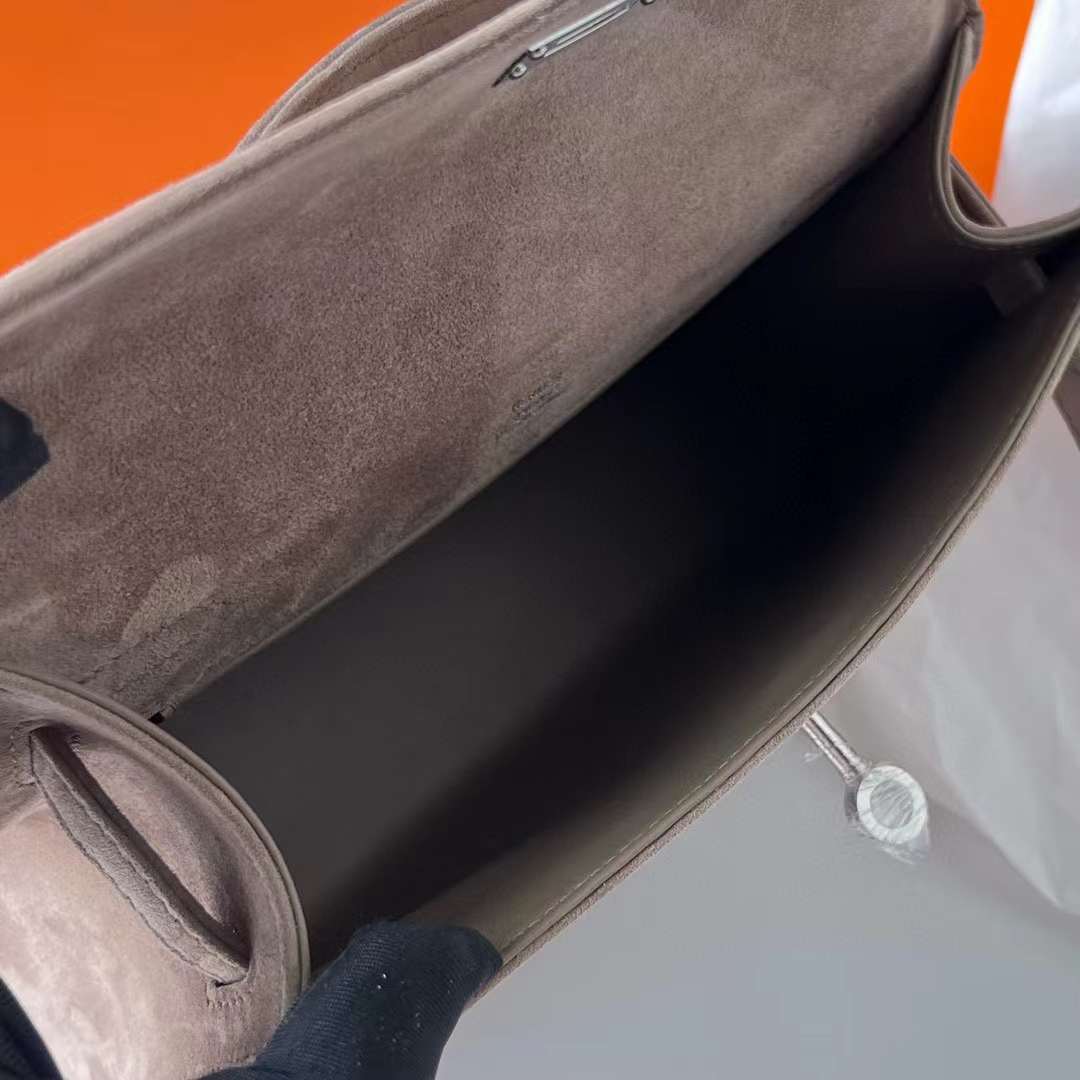 Hermès（爱马仕）Mini Kelly Pochette Suede 进口麂皮 Ck18 大象灰 银扣 22cm 全手工蜡线缝制 Phw