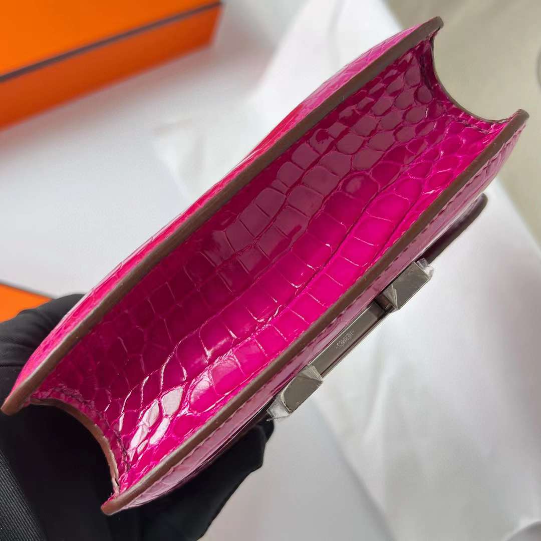 Hermès（爱马仕）Constance 空姐包 亮面美洲鳄鱼皮 Shiny Alligator Crocodile J5 天方夜谭粉紫 银扣 14cm 全手工蜡线缝制 Phw