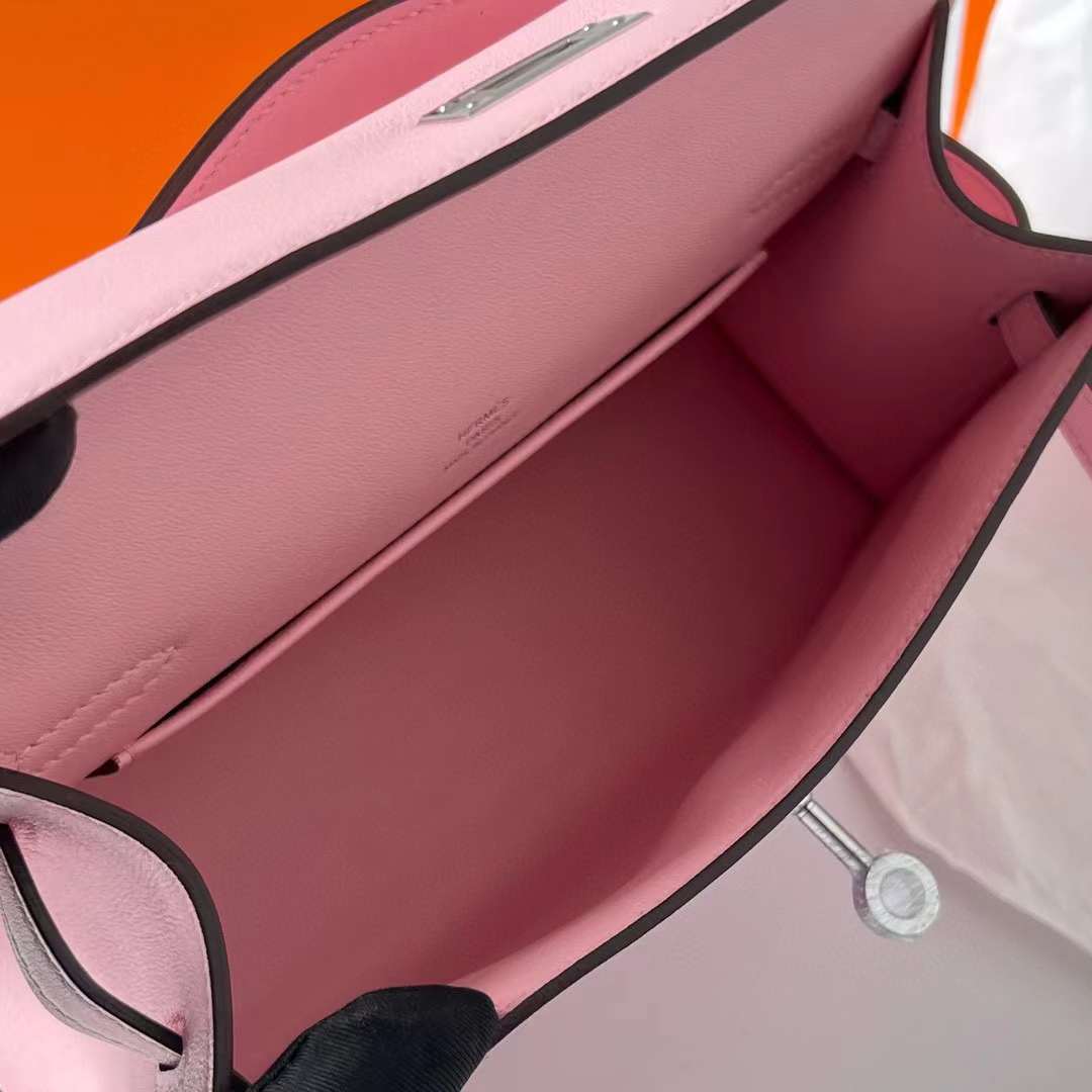 Hermès（爱马仕）Mini Kelly Pochette Swift 3Q 新粉色 银扣 22cm 全手工蜡线缝制 Phw