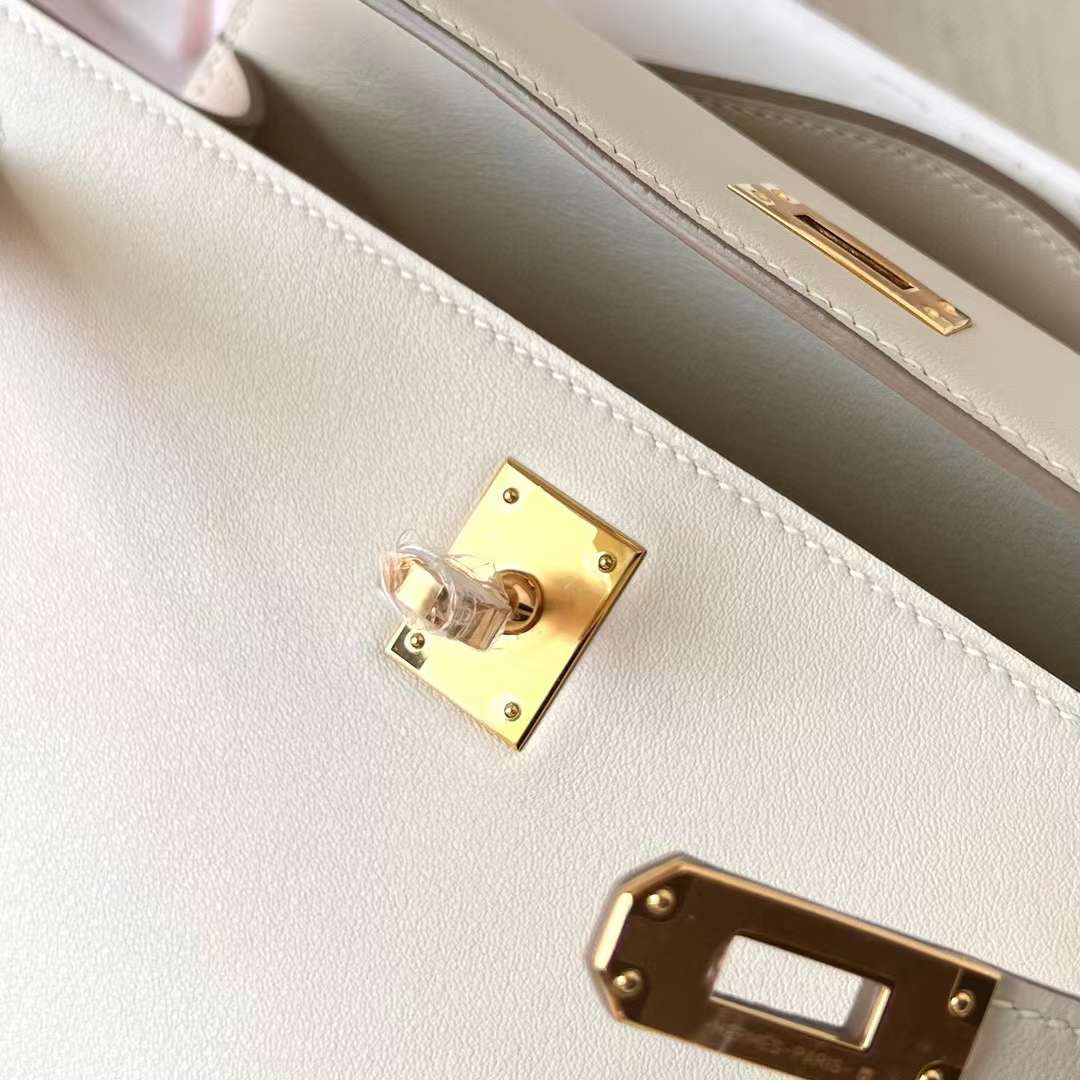 Hermès（爱马仕）Mini Kelly Pochette Swift Ck10 奶昔白 金扣 22cm 全手工蜡线缝制 Ghw