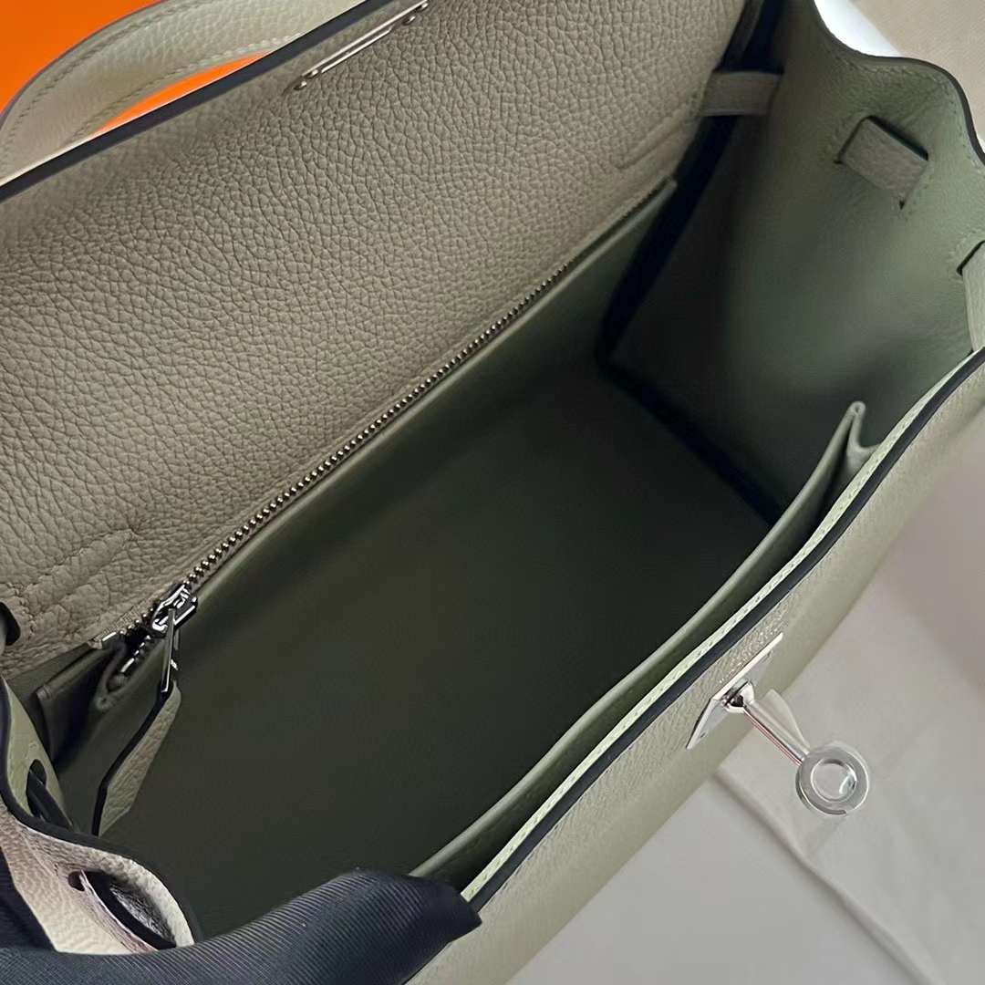 Hermès（爱马仕）Kelly 凯莉包 Togo皮 进口德国小牛皮 Q1 鼠尾草绿 银扣 25cm 顶级工艺 全手工缝制 Phw
