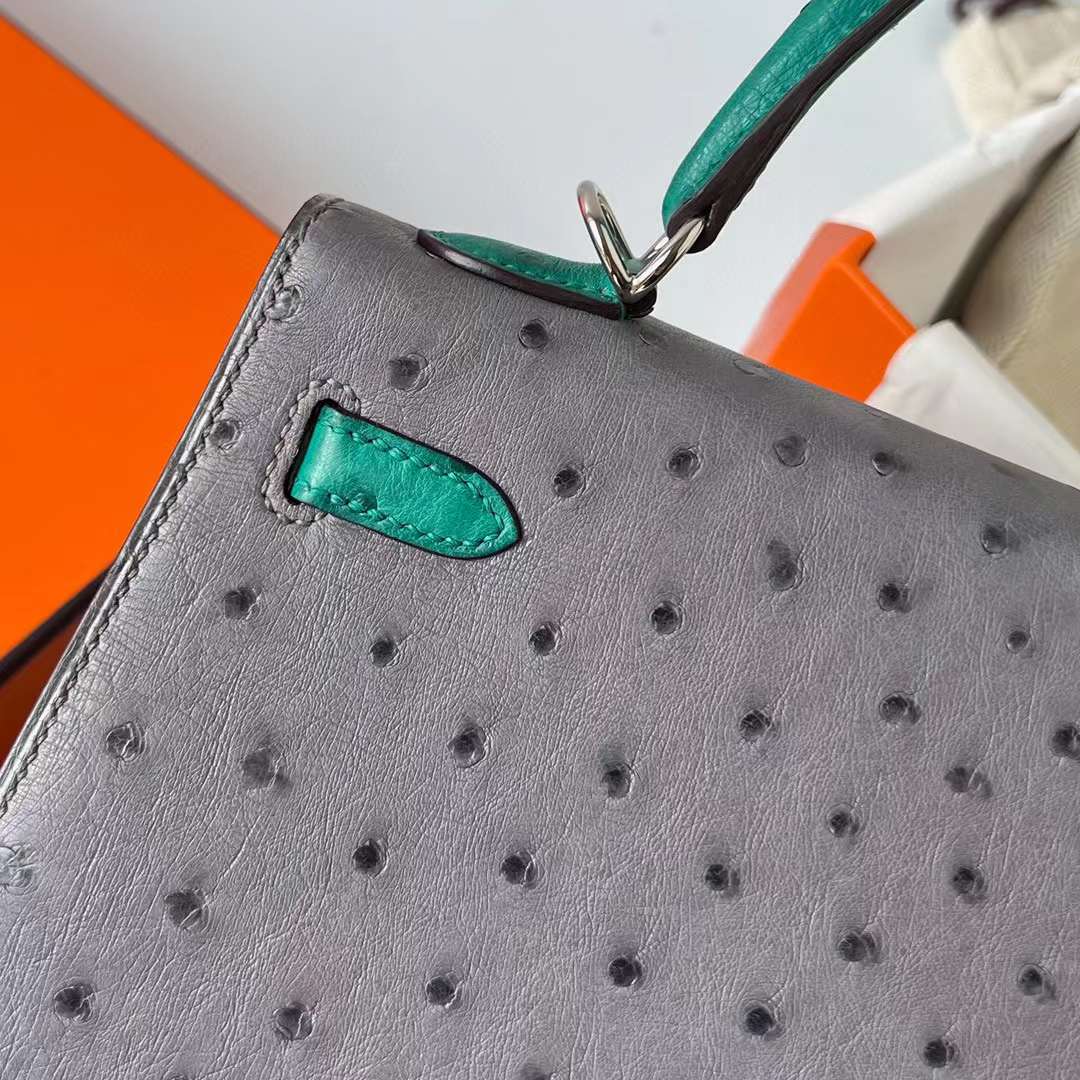 Hermès（爱马仕）Kelly 凯莉包 Ostrich 鸵鸟皮 Ck82 玛瑙灰 拼 U4 丝绒绿 银扣 25cm 顶级工艺 全手工缝制 Phw
