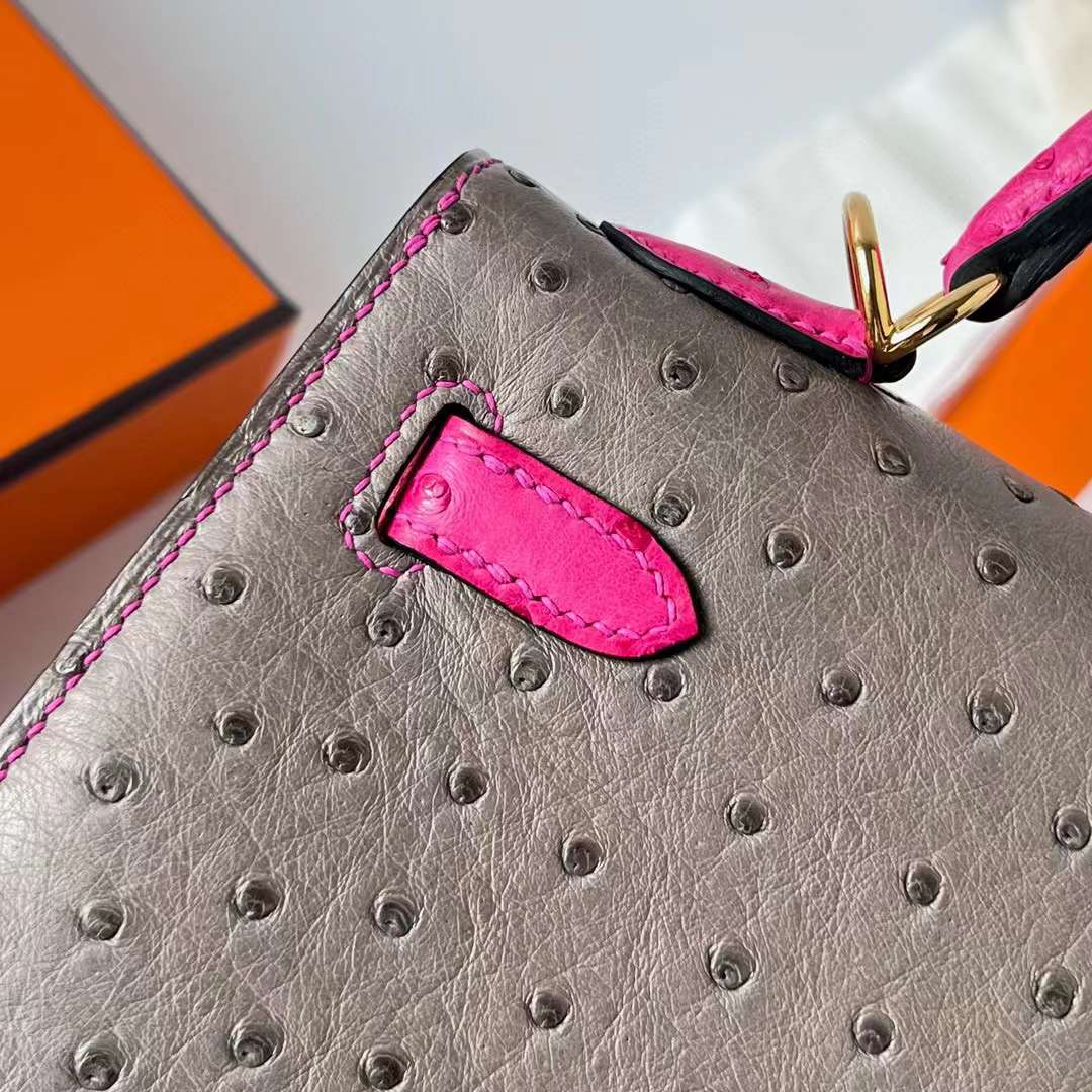 Hermès（爱马仕）Kelly 凯莉包 Ostrich 鸵鸟皮 M8 沥青灰 拼 E5 桃红色 金扣 25cm 顶级工艺 全手工缝制 Ghw