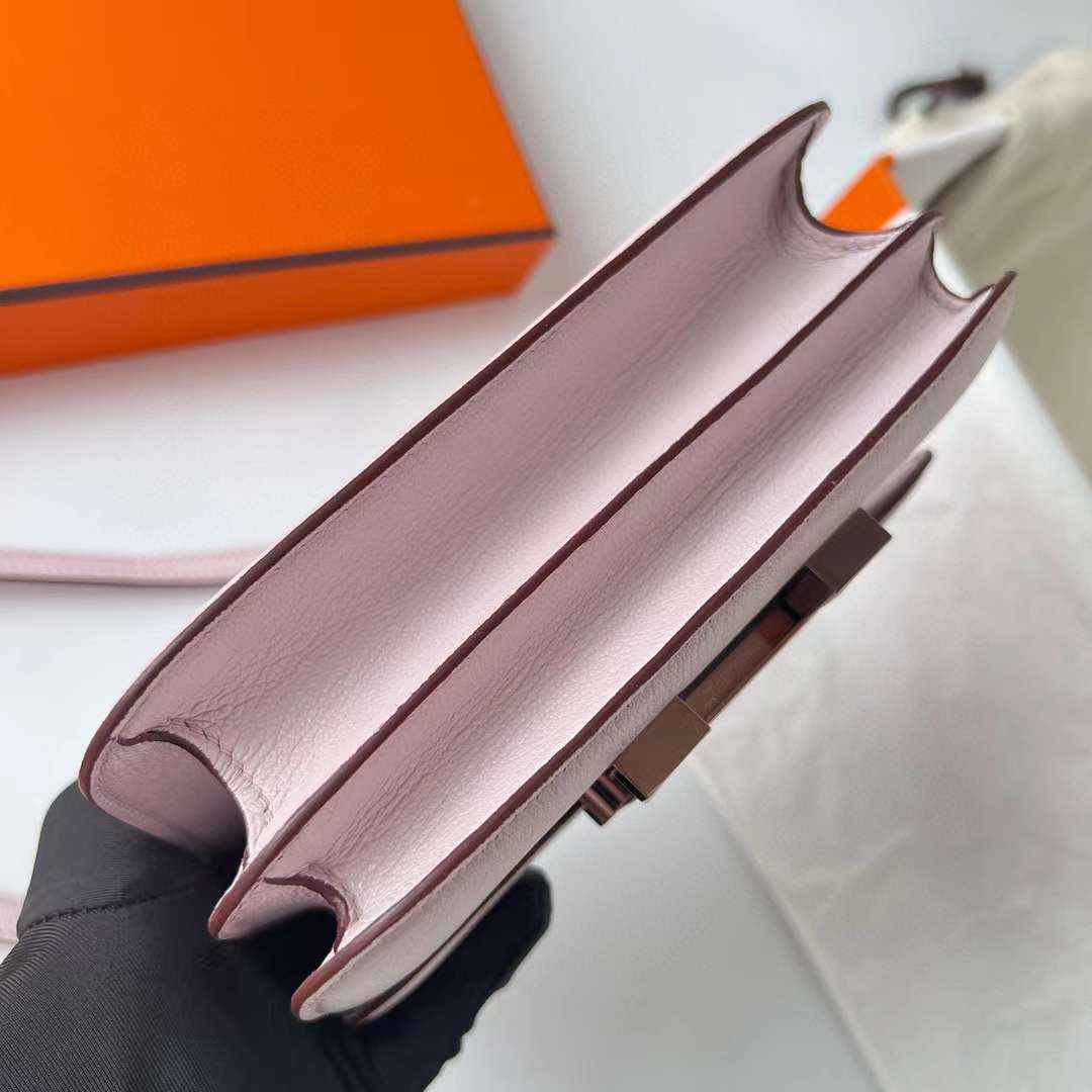 Hermès（爱马仕）Constance 空姐包 Chevre 进口山羊皮 09 梦幻粉紫 玫瑰金扣 1-19cm 全手工蜡线缝制 Rghw