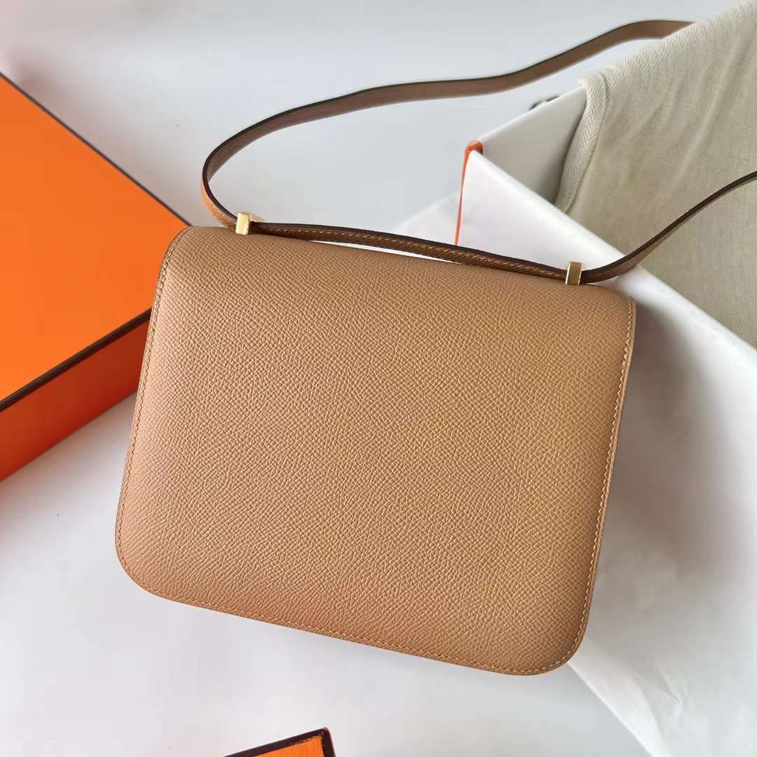 Hermès（爱马仕）Constance 空姐包 Epsom 0M 奶茶色 金扣 19cm 全手工蜡线缝制 Ghw
