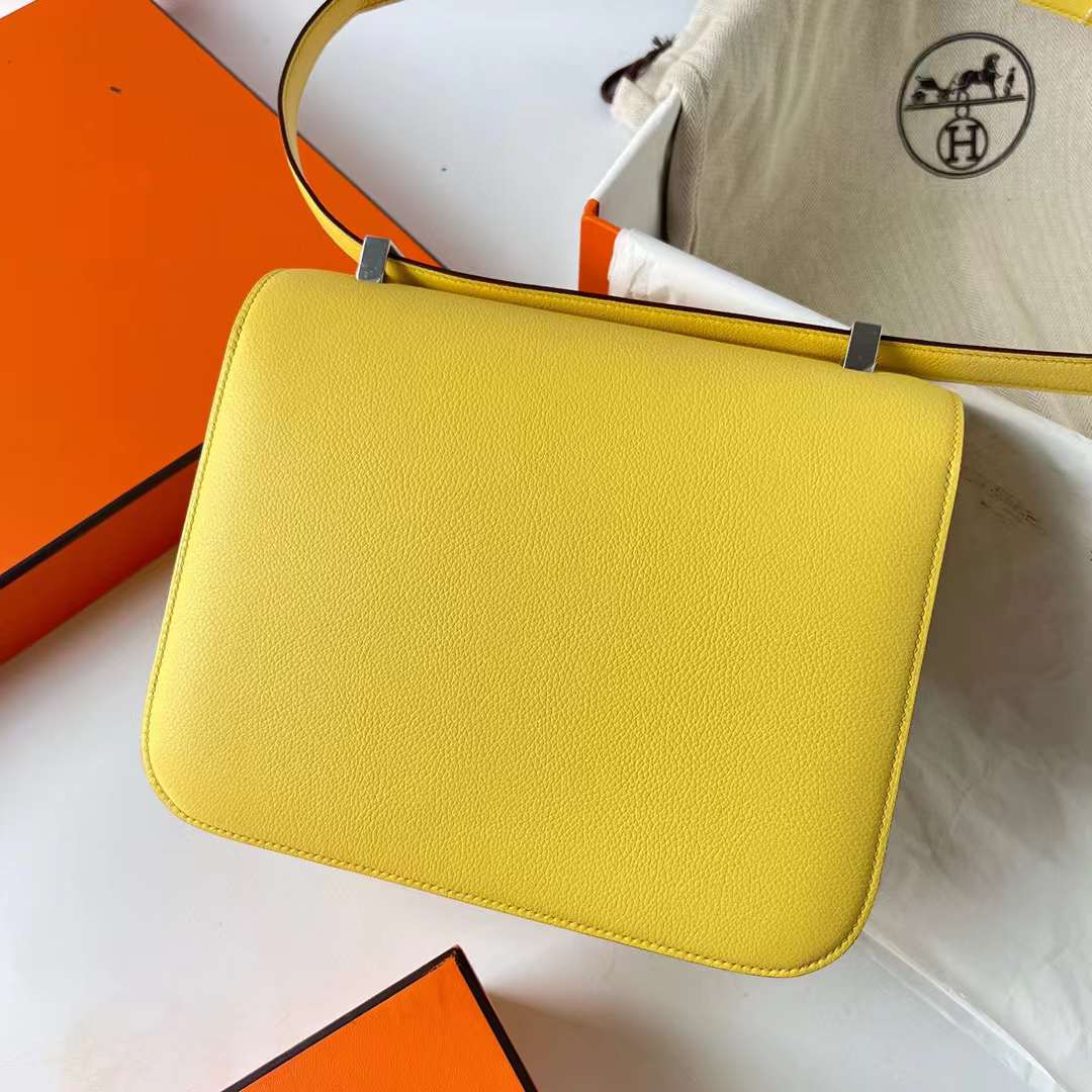 Hermès（爱马仕）Constance 空姐包 Evercolor 9O 那不勒斯黄 银扣 24cm 全手工蜡线缝制 Phw