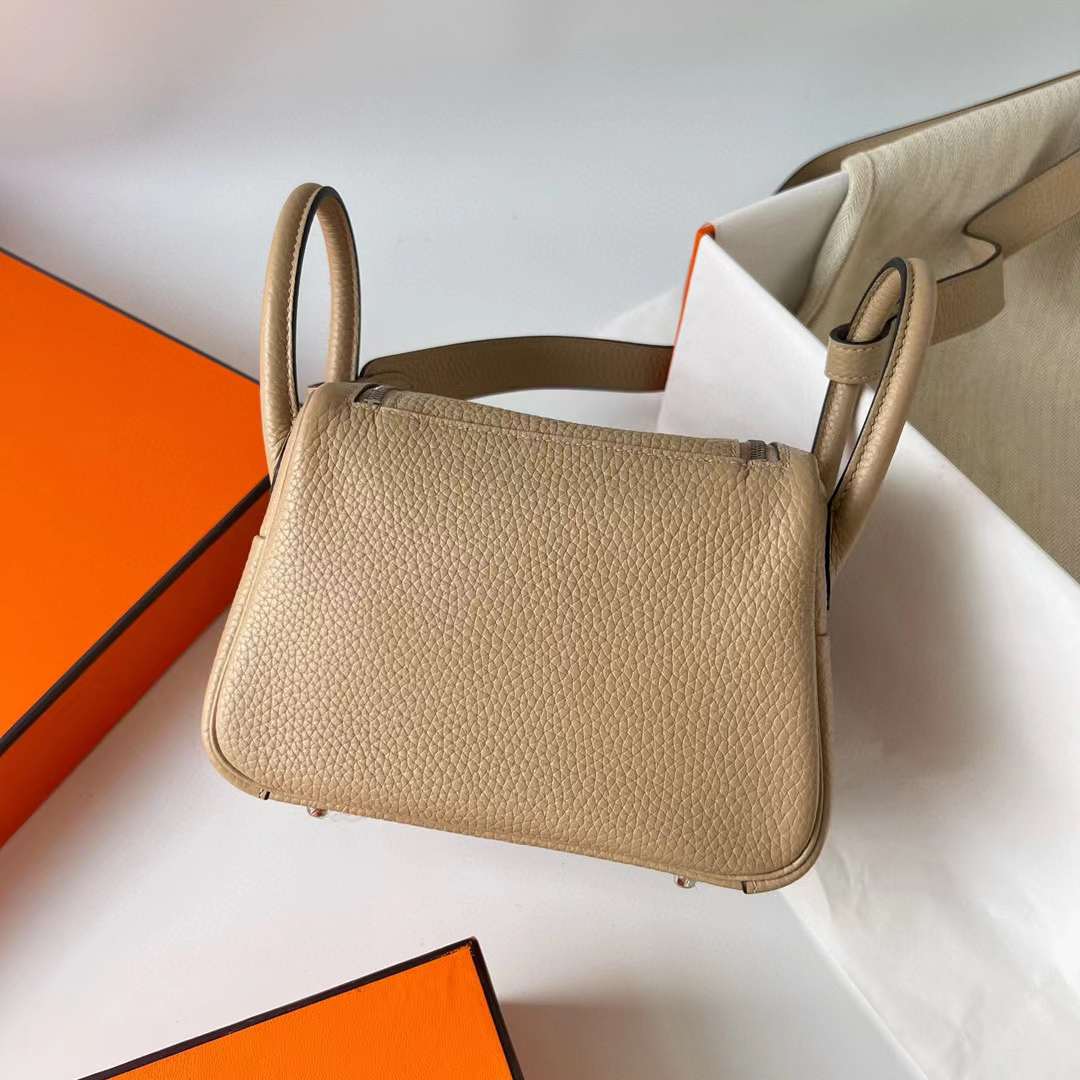 Hermès（爱马仕）Mini Lindy 迷你琳迪包 Clemence S2 风衣灰 银扣 19cm 全手工蜡线缝制 Phw