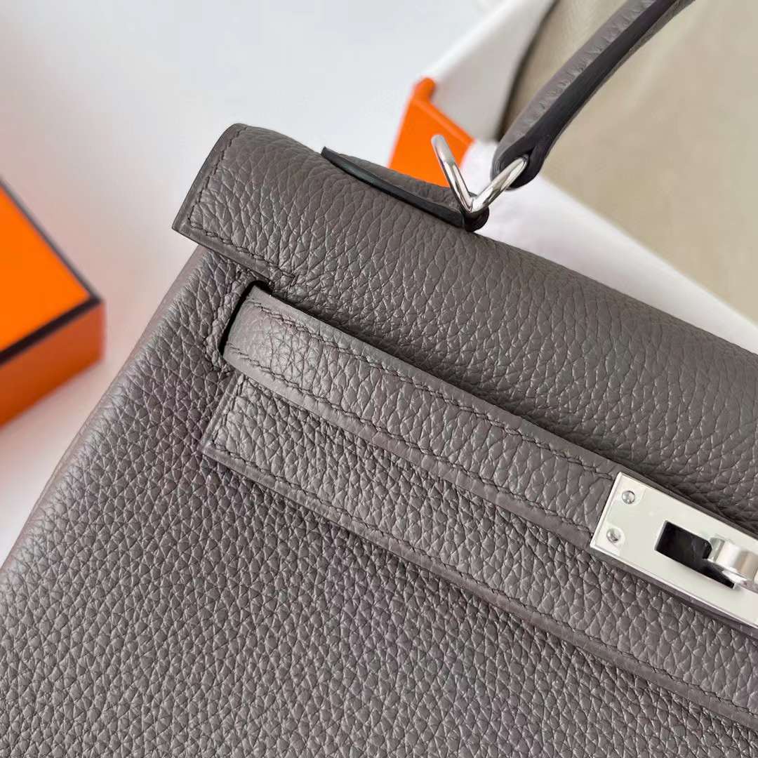 Hermès（爱马仕）Kelly 凯莉包 Togo皮 进口德国小牛皮 8F 锡器灰 银扣 25cm 全手工蜡线缝制 Phw