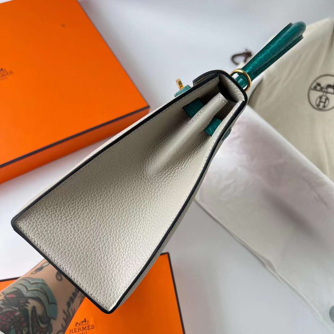 Hermès（爱马仕）Kelly Touch Togo皮 拼 雾面美洲鳄鱼皮 Ck80 珍珠灰 拼 z6 孔雀绿 金扣 25cm 全手工蜡线缝制 Ghw