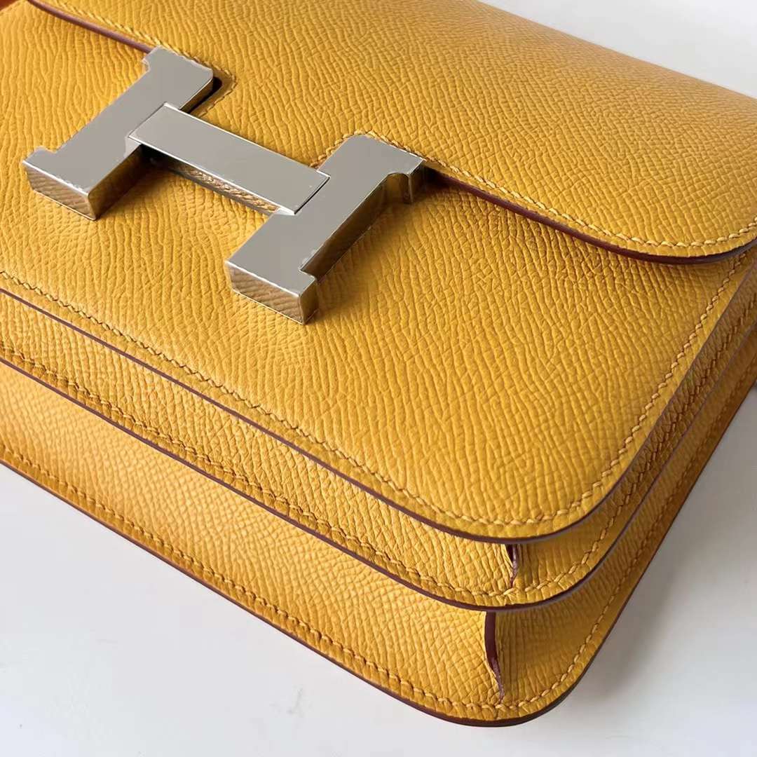 Hermès（爱马仕）Constance 空姐包 Epsom 9D 琥珀黄 银扣 19cm 全手工蜡线缝制 Phw