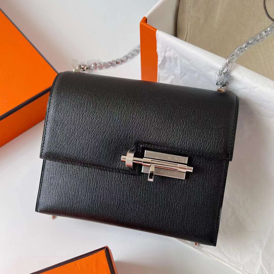 Hermès（爱马仕）Verrou 机枪包 Chevre 进口山羊皮 Ck89 黑色 银扣 17.5cm 全手工蜡线缝制 Phw
