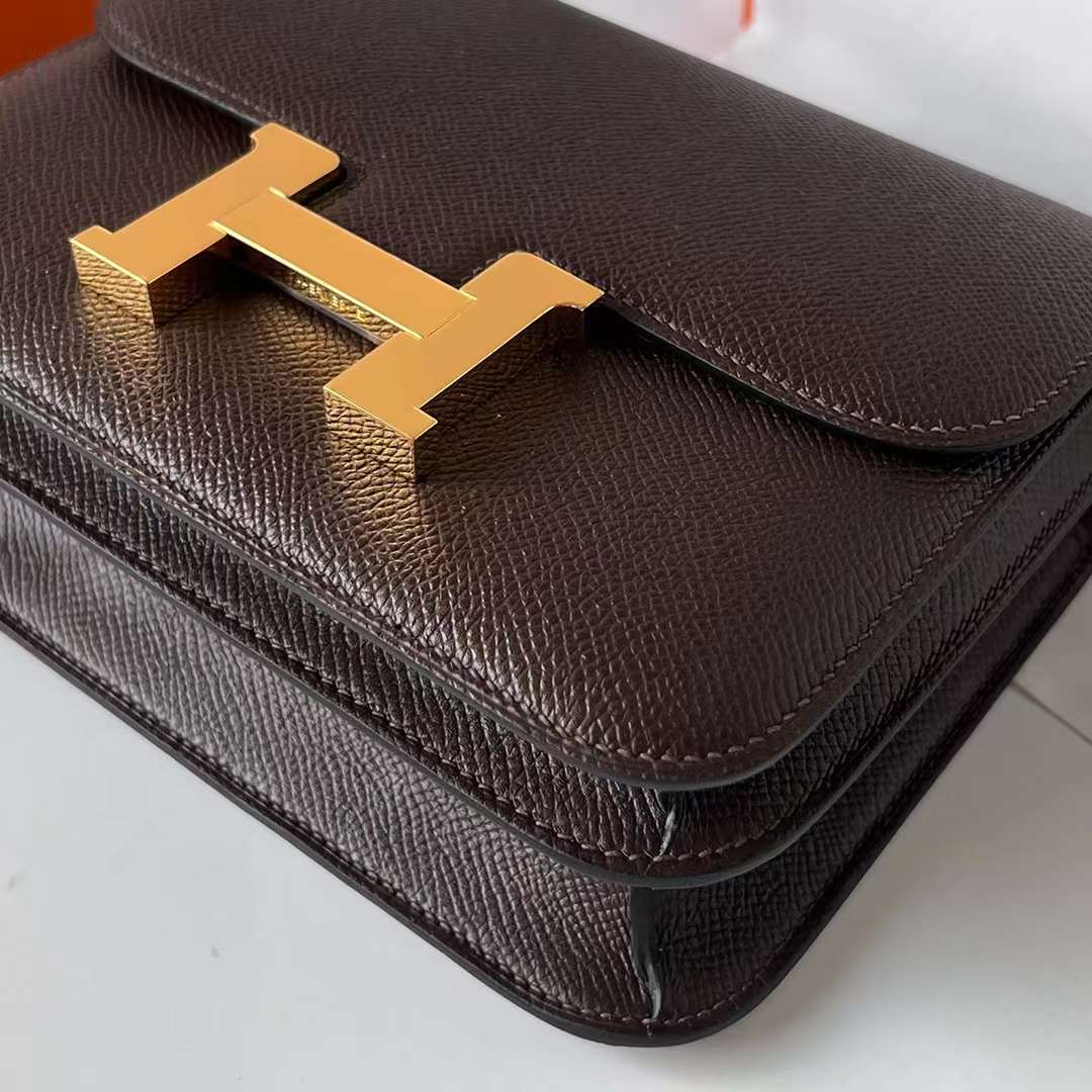 Hermès（爱马仕）Constance 空姐包 Epsom Ck47 巧克力 金扣 19cm 全手工蜡线缝制 Ghw