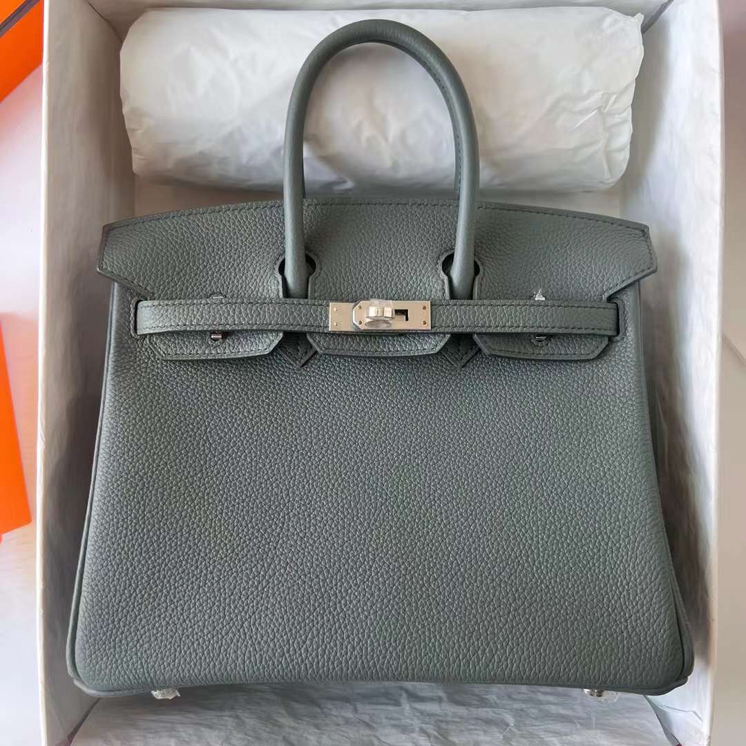Hermès（爱马仕）Birkin 铂金包 Togo皮 进口德国小牛皮 Cc63 杏绿色 银扣 25cm 全手工蜡线缝制 Phw