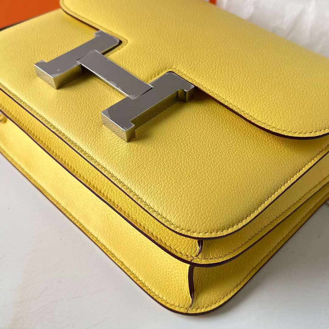 Hermès（爱马仕）Constance 空姐包 Evercolor 9O 那不勒斯黄 银扣 24cm 全手工蜡线缝制 Phw