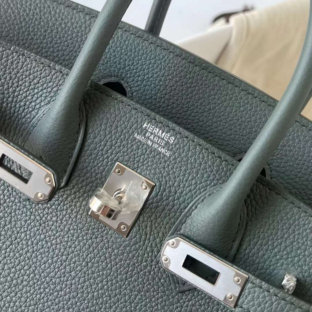 Hermès（爱马仕）Birkin 铂金包 Togo皮 进口德国小牛皮 Cc63 杏绿色 银扣 25cm 全手工蜡线缝制 Phw