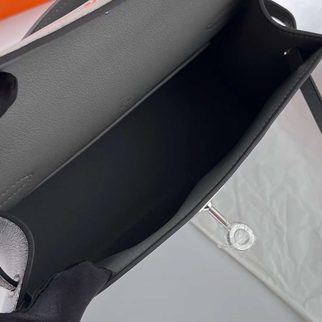 Hermès（爱马仕）Mini Kelly Pochette Swift 0L 积雨云灰 银扣 22cm 全手工蜡线缝制 Phw