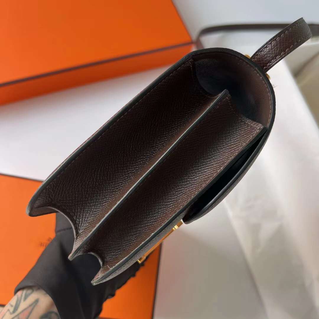 Hermès（爱马仕）Constance 空姐包 Epsom Ck47 巧克力 金扣 19cm 全手工蜡线缝制 Ghw