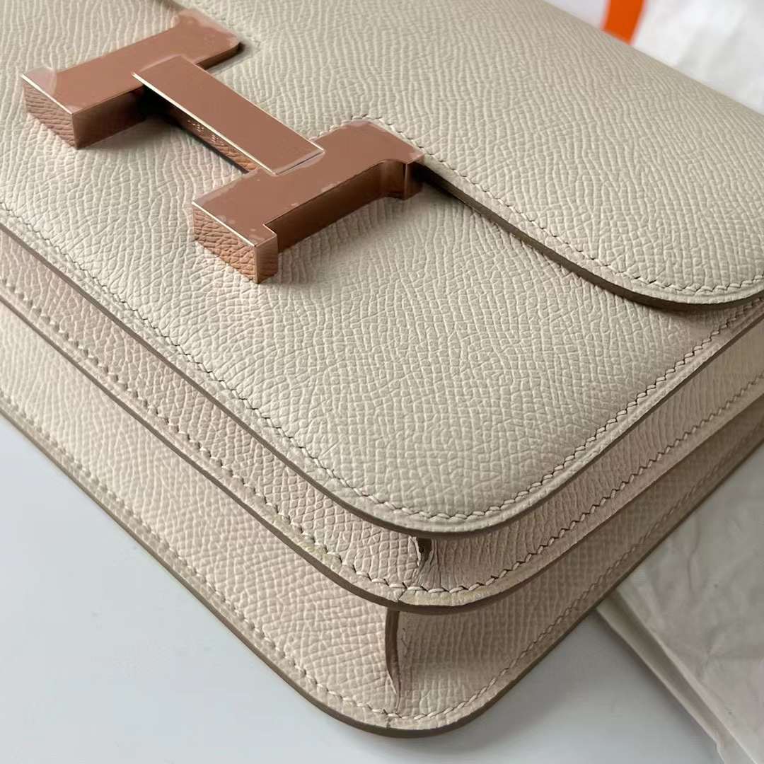 Hermès（爱马仕）Constance 空姐包 Epsom Ck10 奶昔白 玫瑰金扣 19cm 全手工蜡线缝制 RGhw