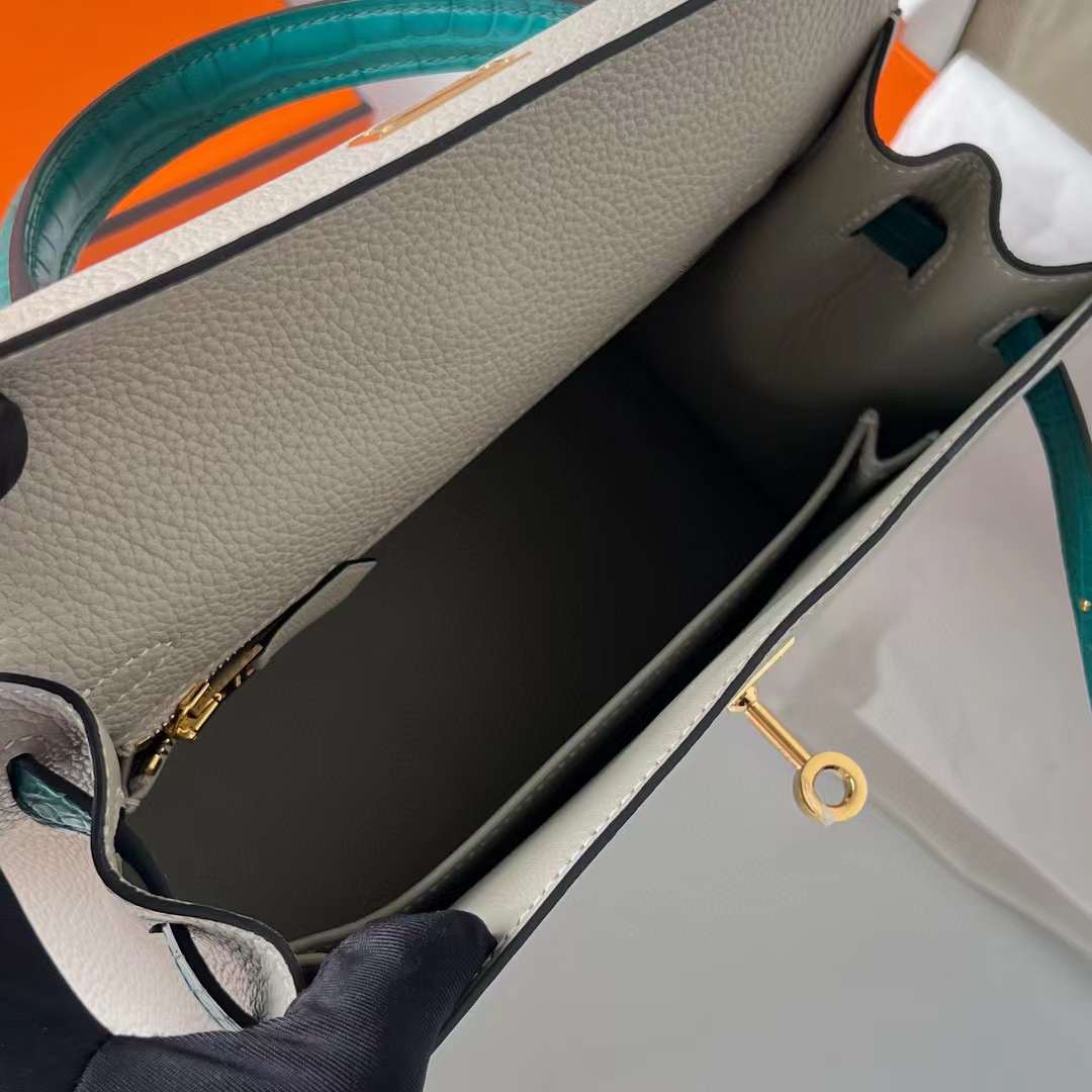 Hermès（爱马仕）Kelly Touch Togo皮 拼 雾面美洲鳄鱼皮 Ck80 珍珠灰 拼 z6 孔雀绿 金扣 25cm 全手工蜡线缝制 Ghw