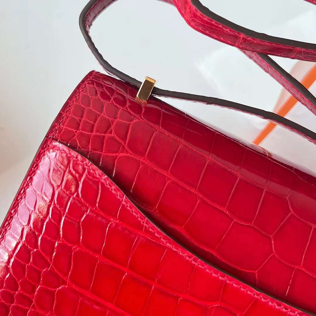 Hermès（爱马仕）Constance 空姐包 亮面美洲鳄鱼皮 Shiny Alligator Crocodile Ck93 法拉利红 金扣 19cm 全手工蜡线缝制 Ghw