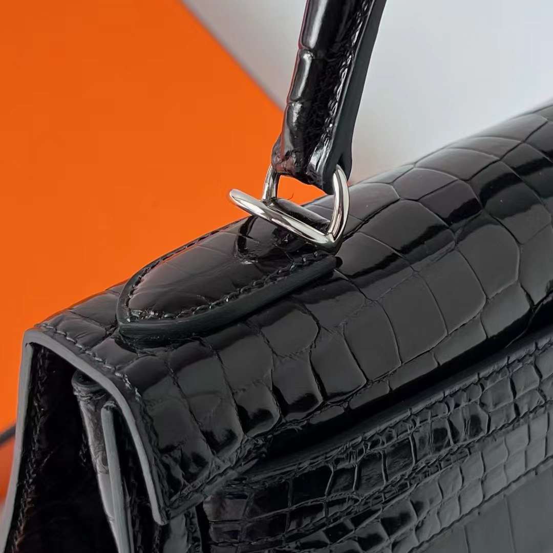 Hermès（爱马仕）Kelly 凯莉包 亮面尼罗鳄鱼皮 Shiny Nilo Crocodile Ck89 黑色 银扣 28cm 全手工蜡线缝制 Phw