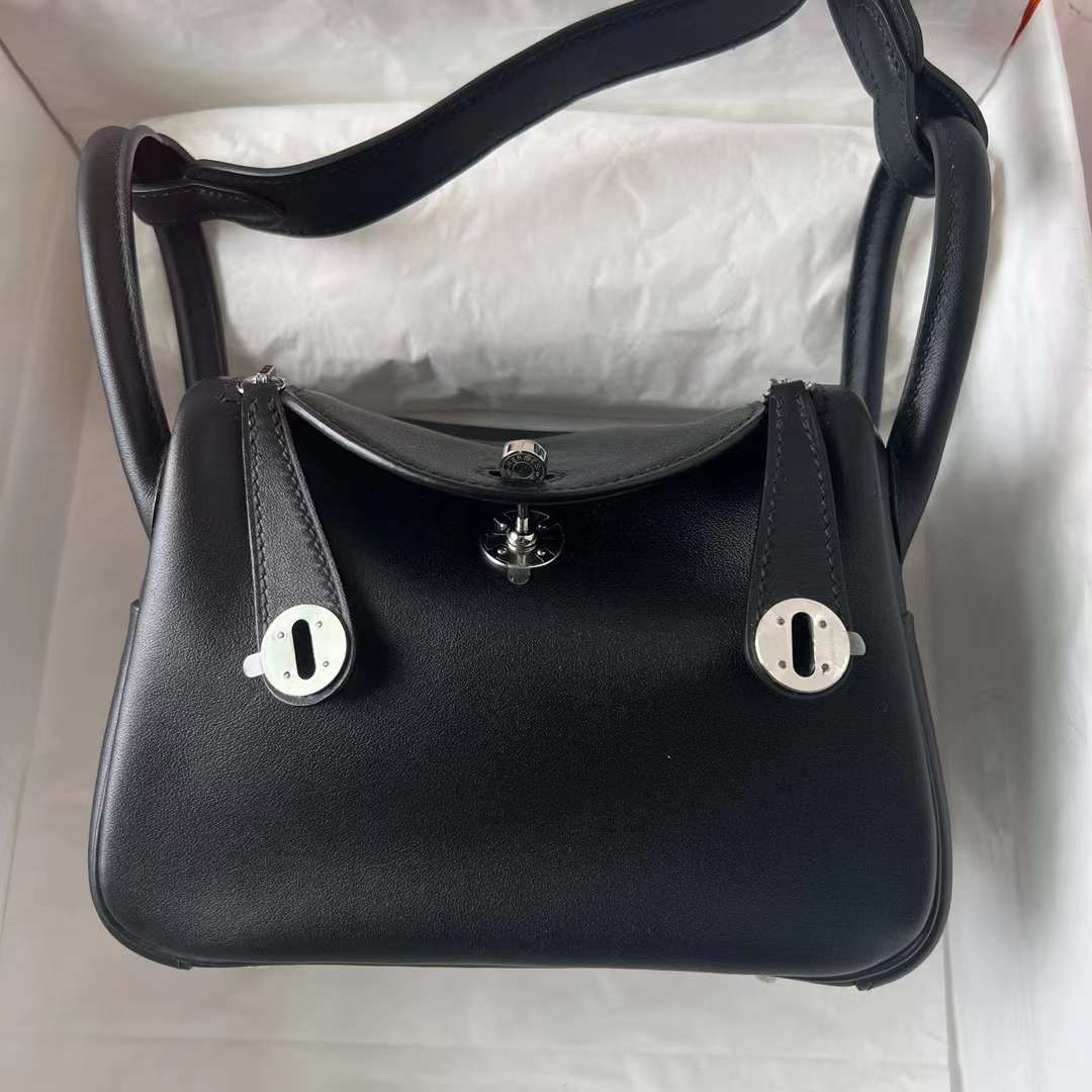 Hermès（爱马仕）Mini Lindy 迷你琳迪包 Swift Ck89 黑色 银扣 19cm 全手工蜡线缝制 Phw