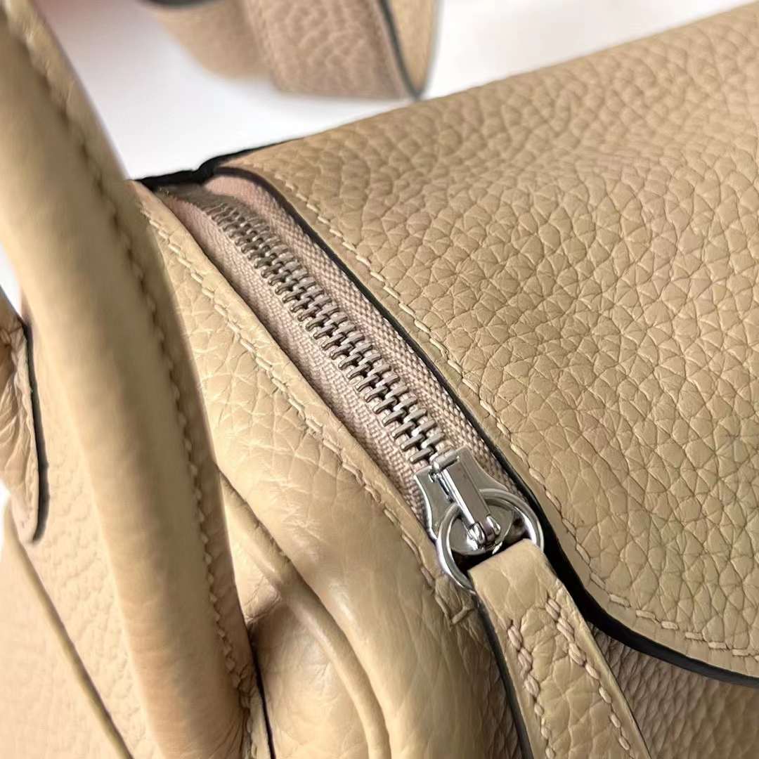 Hermès（爱马仕）Mini Lindy 迷你琳迪包 Clemence S2 风衣灰 银扣 19cm 全手工蜡线缝制 Phw