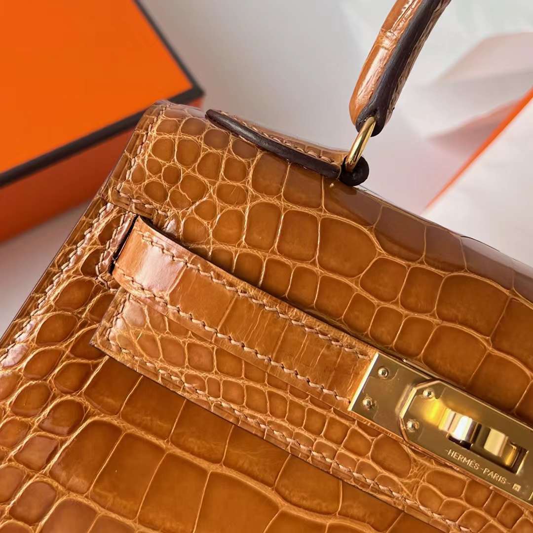 Hermès（爱马仕）Kelly 大耳朵 亮面美洲鳄鱼皮 Shiny Alligator Crocodile A1 焦糖色 金扣 20cm 全手工蜡线缝制 Ghw