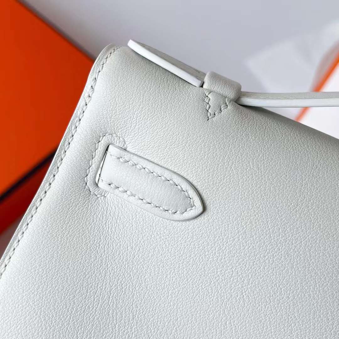 Hermès（爱马仕）Mini Kelly Pochette Swift 01 纯白 银扣 22cm 全手工蜡线缝制 Phw