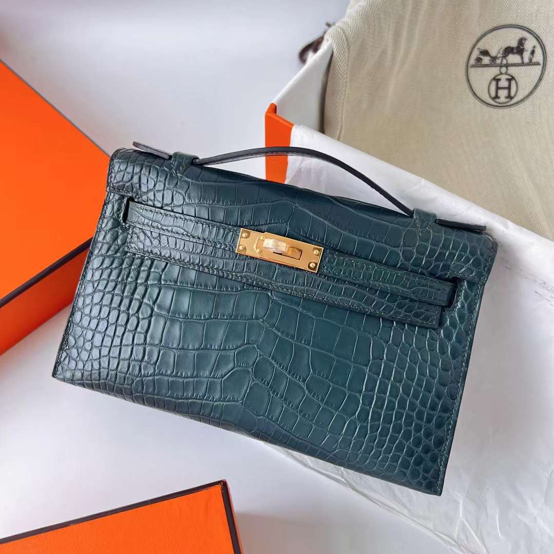 Hermès（爱马仕）Mini Kelly Pochette 雾面美洲鳄鱼皮 6O 松柏绿 金扣 22cm 全手工蜡线缝制 Ghw